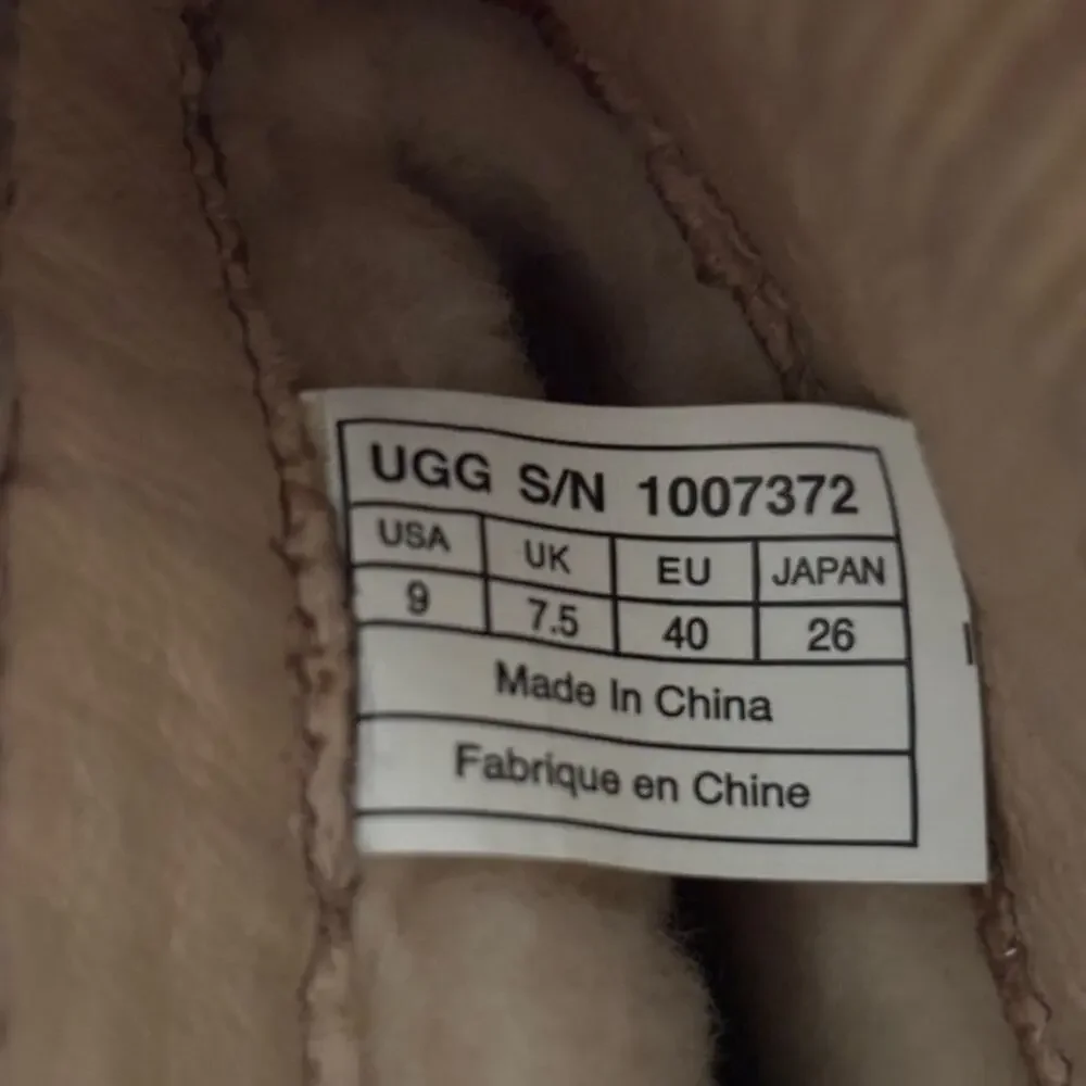 UGG Women’s Skyfall Suede Wedge Boots Chestnut Brown Size 9